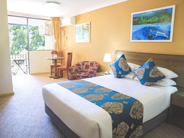 Ryde Inn — 4.6 km away from Qudos Bank Arena