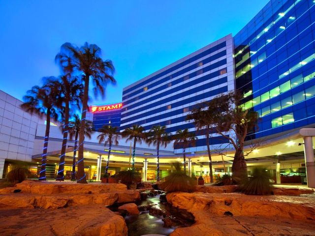 Stamford Plaza Sydney Airport Hotel & Conference Centre — 1.2 km from the airport