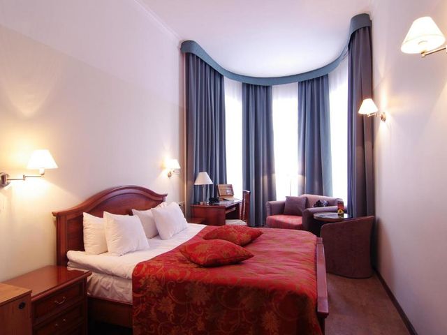 Hotel St. Barbara — 1.4 km away from A.Le Coq Arena
