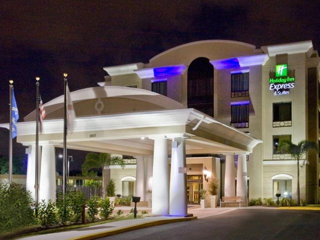Holiday Inn Express Hotel & Suites Tampa-USF-Busch Gardens by IHG — 2.9 km away from University of South Florida
