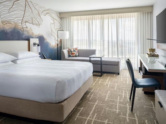 Tampa Airport Marriott — 3.2 km away from Raymond James Stadium