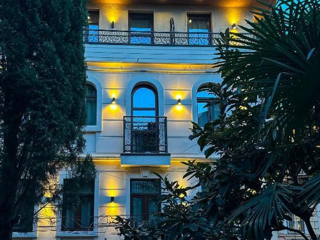 Silver 39 Corner Hotel — 300 m away from Georgian National Museum