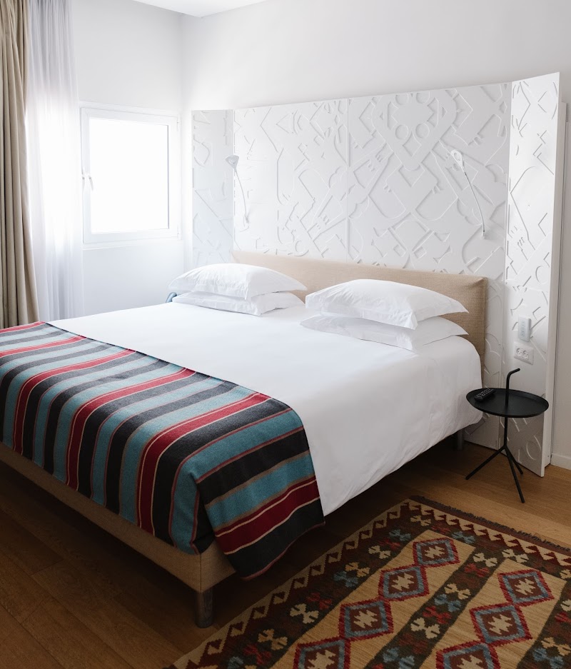 Mendeli Street Hotel — North Beach