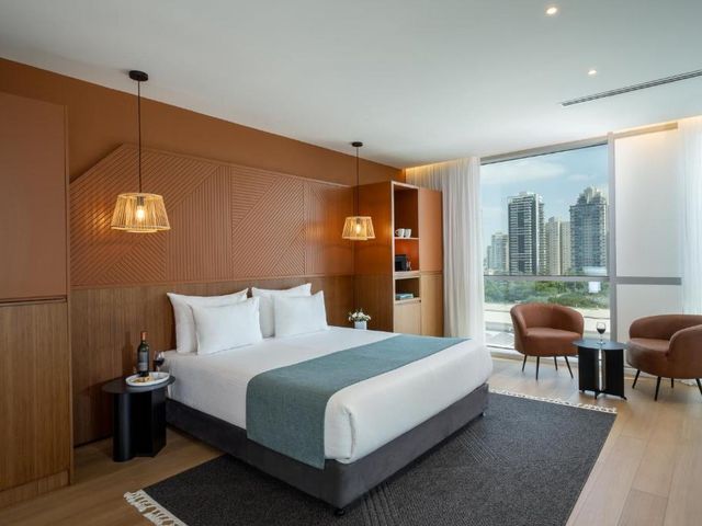 Prima Link Hotel — 5.4 km away from Sheba Medical Center