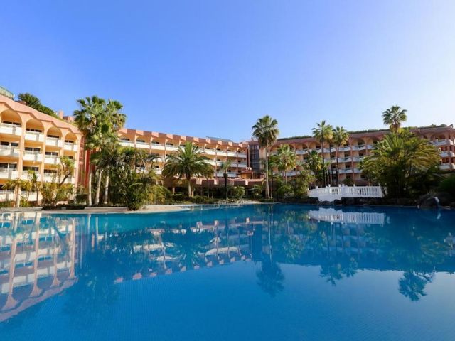 Hotel Puerto Palace — 1.3 km away from Loro Parque Tenerife
