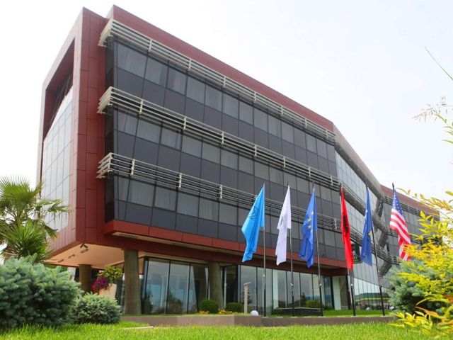 Best Western Premier Ark Hotel — 40 m from the airport