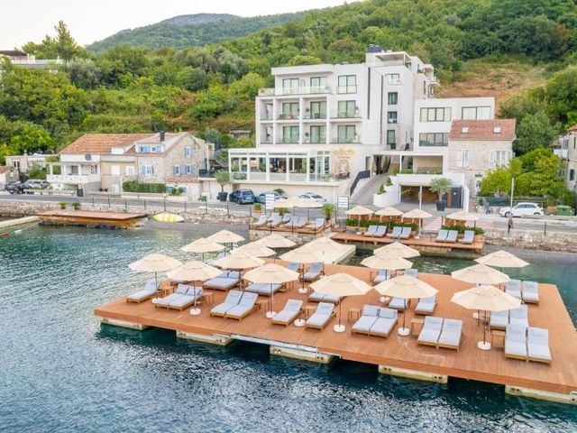 Ollie's by the sea — 1.2 km away from Kotor Bay from Tivat