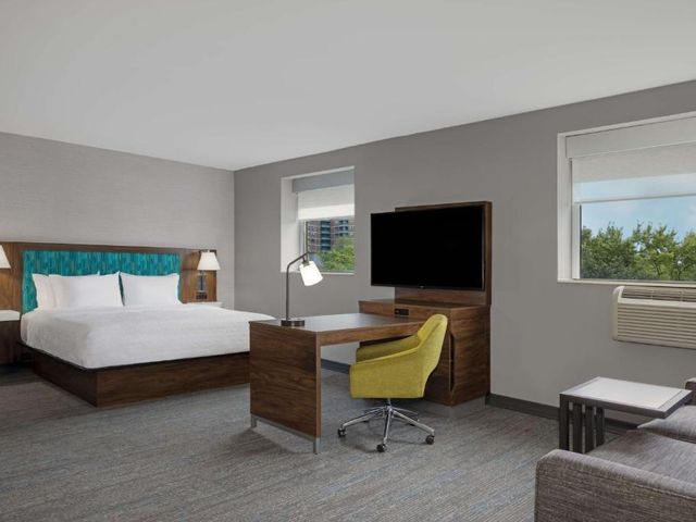 Hampton Inn & Suites by Hilton Toronto Downtown — 400 m away from Ryerson University