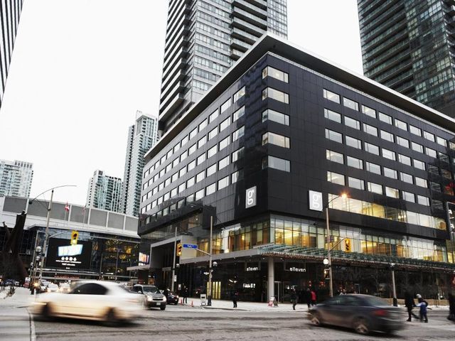 Le Germain Hotel Maple Leaf Square — 500 m away from CN Tower