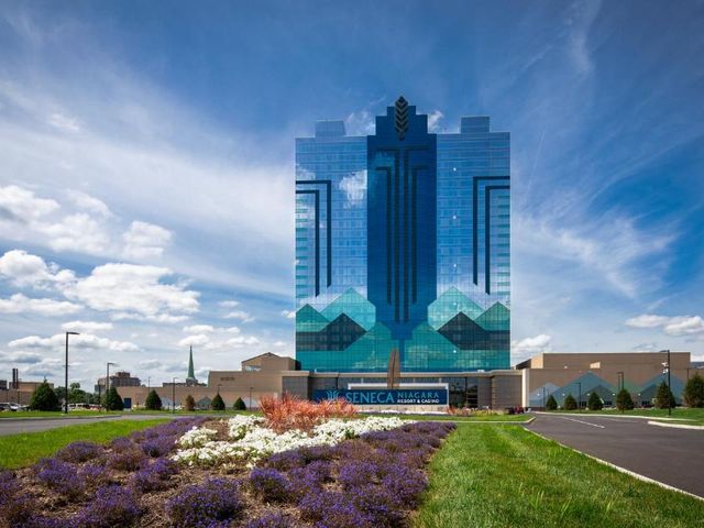 Seneca Niagara Resort & Casino — 3.8 km away from Niagara Falls