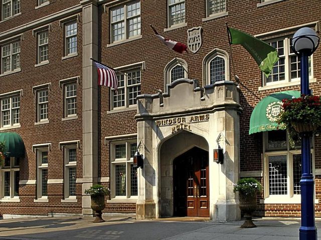 Windsor Arms Hotel — 1.5 km away from Ryerson University