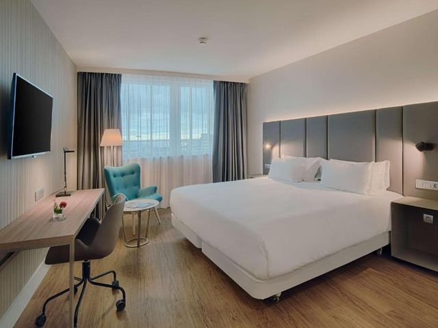 NH Toulouse Airport — 250 m from the airport
