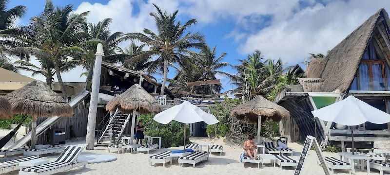 Cabañas La Luna — Beach Zone — Sur