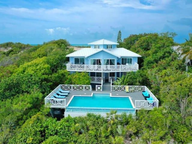 Neptune Villas — 2.5 km away from Chalk Sound Turks and Caicos