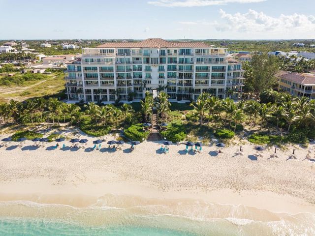 The Regent Grand — 600 m away from Grace Bay Beach Turks and Caicos