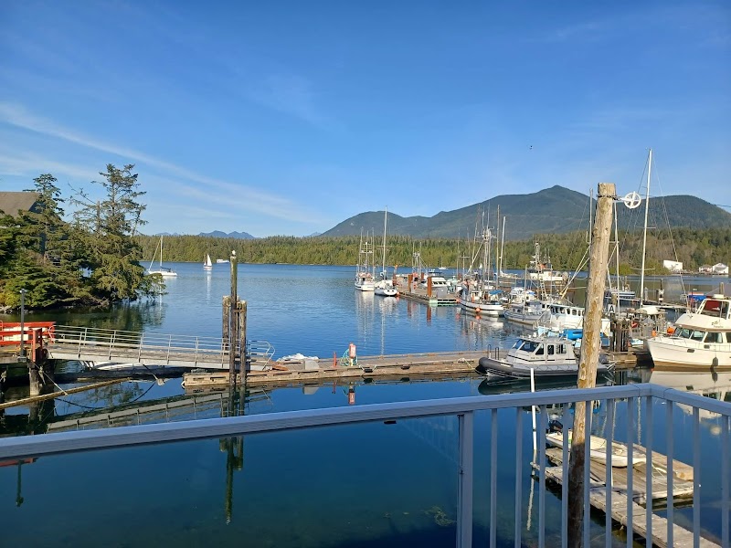 Bayshore Waterfront Inn — Ucluelet Harbour / Marina waterfront