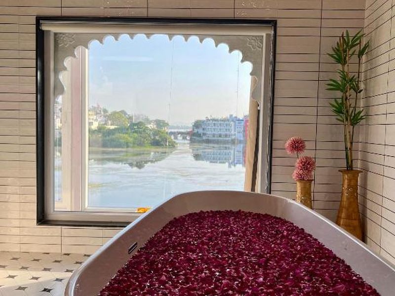 Natural Lake View Hotel, Udaipur