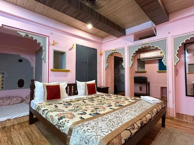 Veda Heritage Haveli — 100 m away from Jagdish Temple Udaipur