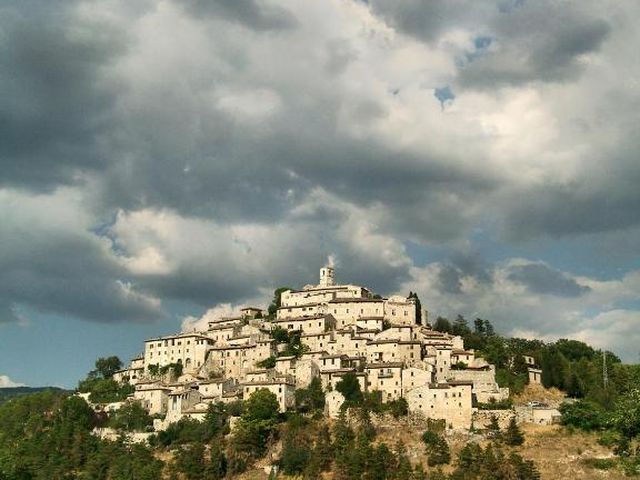 Albergo Diffuso Crispolti — 7.5 km away from Cascata delle Marmore Umbria