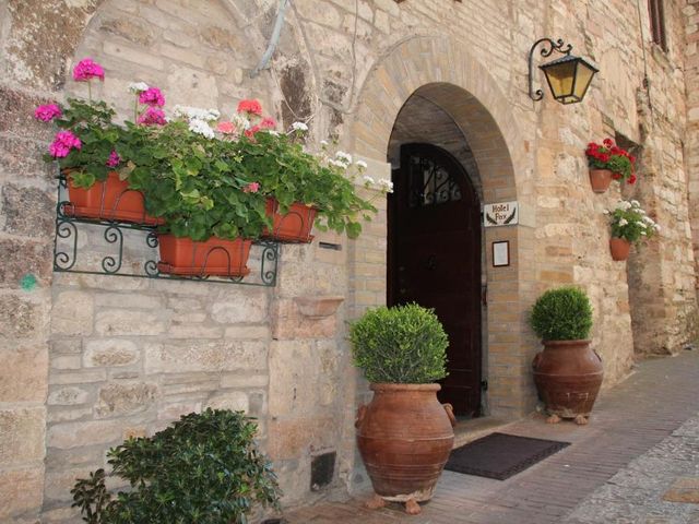 Hotel Pax — 800 m away from Assisi Basilica Umbria