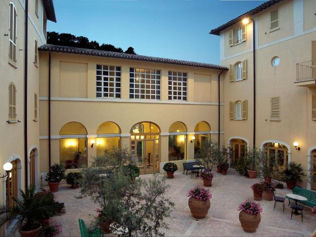 Hotel San Luca — 500 m away from Spoleto Old Town Umbria