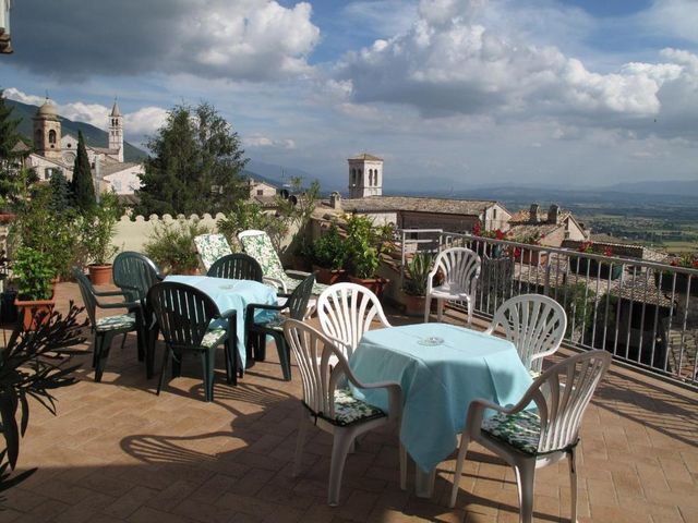 Hotel Umbra — 800 m away from Assisi Basilica Umbria
