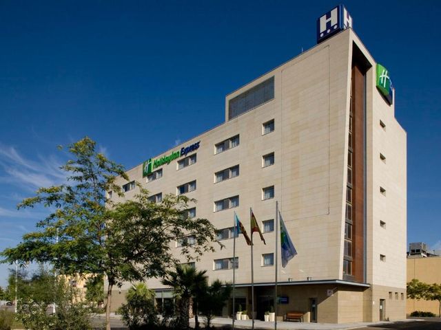 Holiday Inn Express Valencia Bonaire by IHG — 2.6 km from the airport