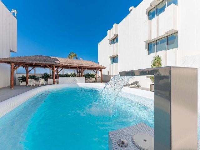 Port Azafata Valencia — 600 m from the airport