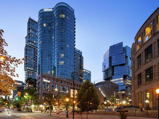 Hilton Vancouver Downtown, BC, Canada — 600 m away from Rogers Arena