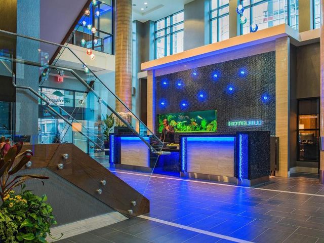 Hotel BLU — 450 m away from Rogers Arena