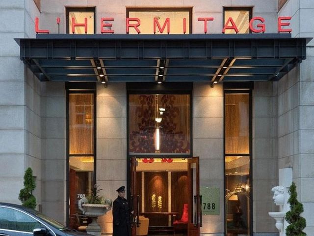 L'Hermitage Hotel — 700 m away from Rogers Arena