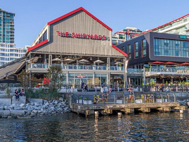 Seaside Hotel North Vancouver — 4.4 km away from Capilano Suspension Bridge