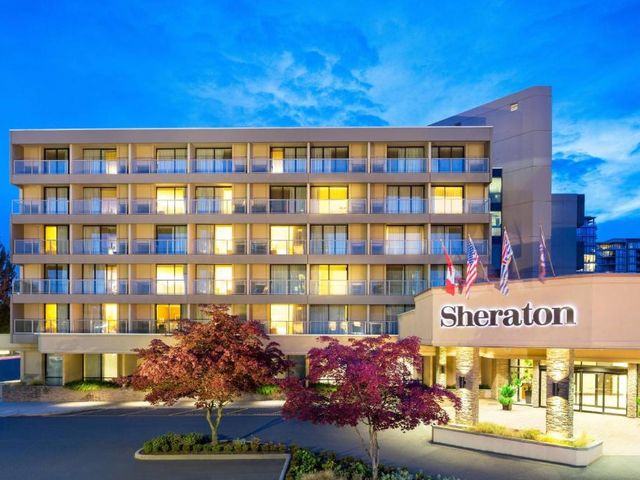 Sheraton Vancouver Airport Hotel — 3.8 km from the airport