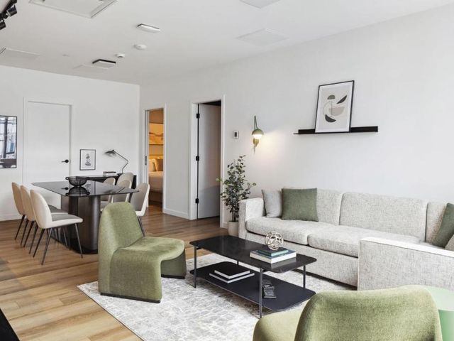Smithe House — 600 m away from Rogers Arena