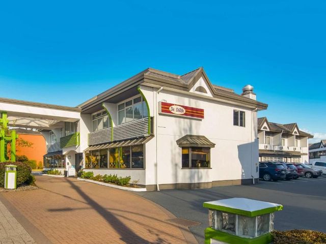 SureStay by Best Western North Vancouver Capilano — 2.1 km away from Capilano Suspension Bridge