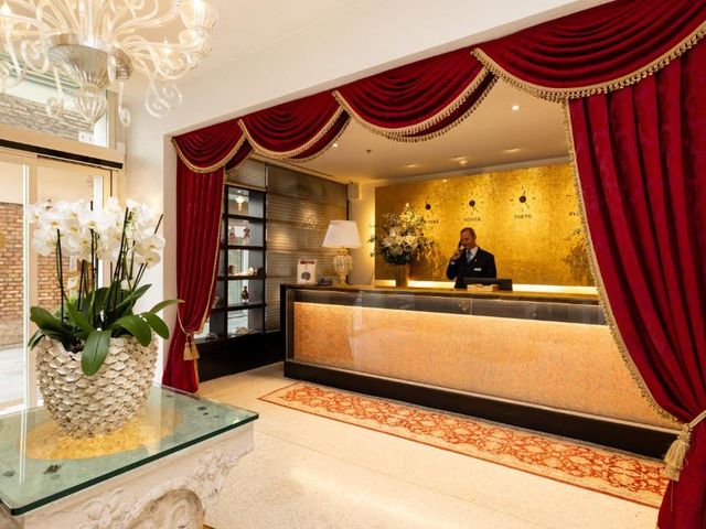 Hotel A La Commedia — 200 m away from Grand Canal