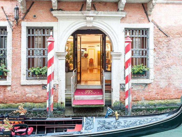 Hotel Ai Reali - Small Luxury Hotels of the World — 200 m away from Grand Canal