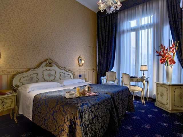 Hotel Montecarlo — 100 m away from St. Mark's Basilica
