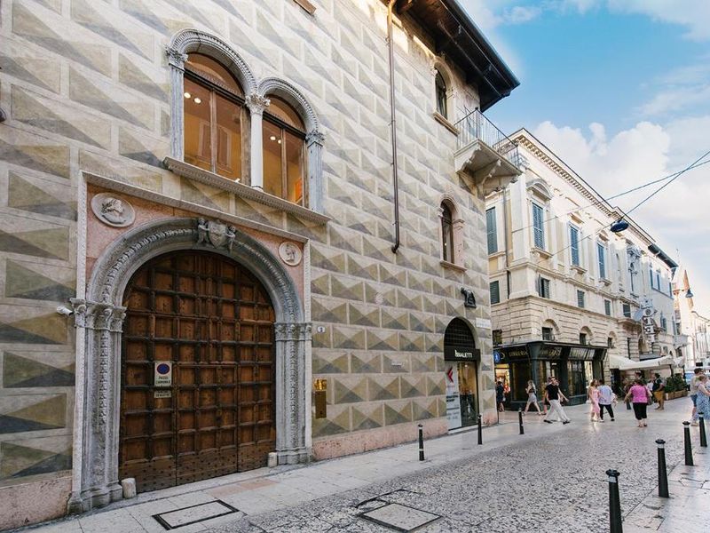 Palazzo Confalonieri da Lisca — Città Antica