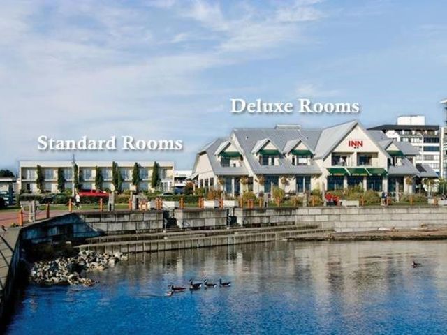 Sidney Waterfront Inn & Suites — 2.3 km from the airport