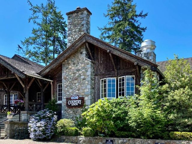 The Latch Inn — 2.9 km from the airport
