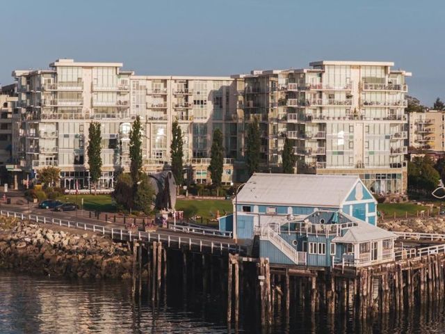 The Sidney Pier Hotel — 2.3 km from the airport