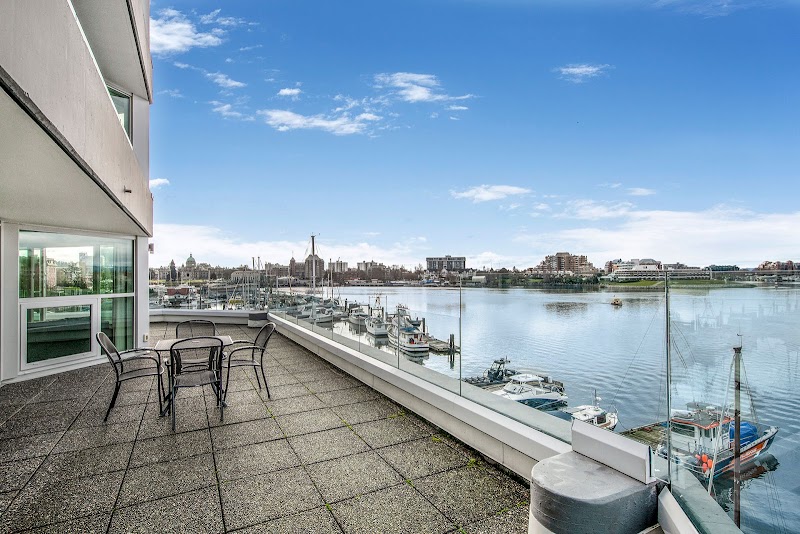 Victoria Regent Waterfront Hotel & Suites — Inner Harbour (Downtown)