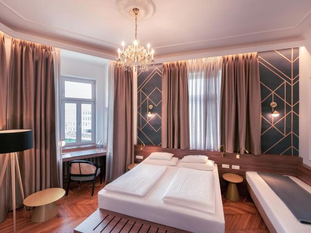 BoutiqueHOTEL Donauwalzer — 700 m away from Vienna General Hospital