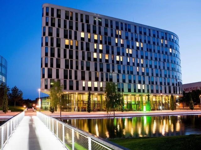 Courtyard by Marriott Vienna Prater/Messe — 700 m away from Ernst Happel Stadium
