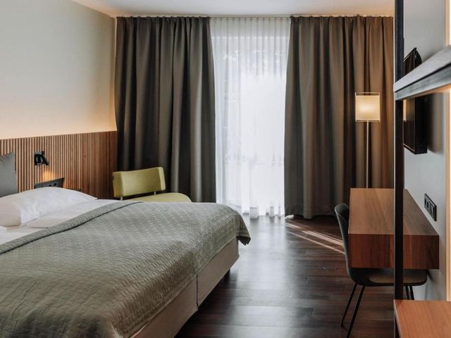 HEINhotel vienna airport — 4.6 km from the airport