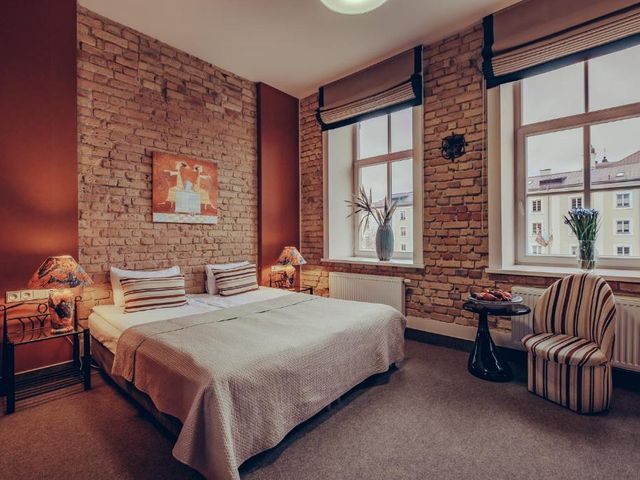 Moon Garden Old Town Hotel — 3.5 km from the airport