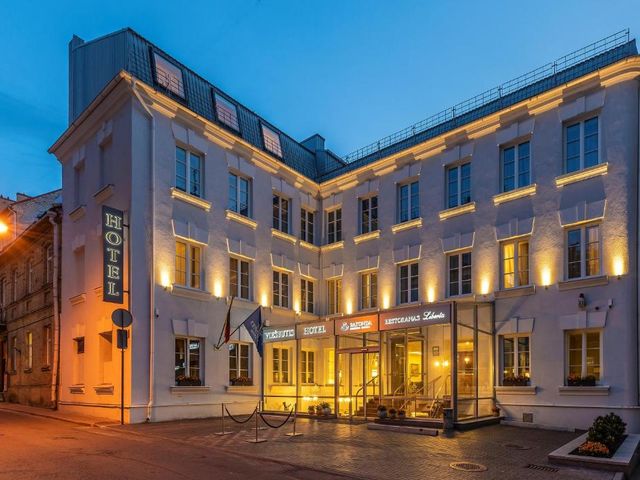 Ratonda Centrum Hotels — 3.1 km away from LKL Arena