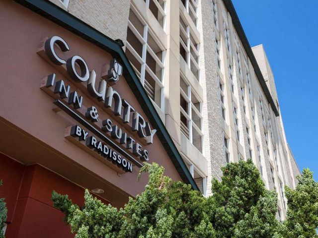 Country Inn & Suites by Radisson, Virginia Beach Oceanfront — 1.3 km away from Virginia Beach Convention Center