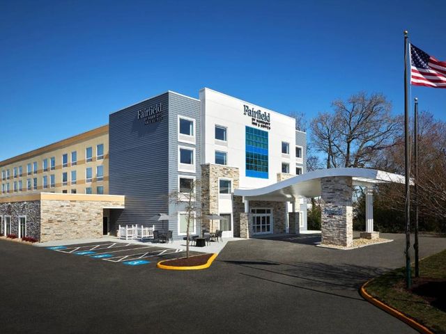 Fairfield Inn & Suites by Marriott Virginia Beach/Norfolk Airport — 1.9 km from the airport